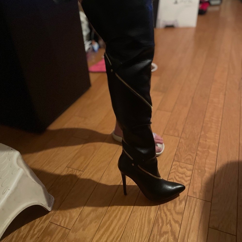 Boots - Picture 5 of 7
